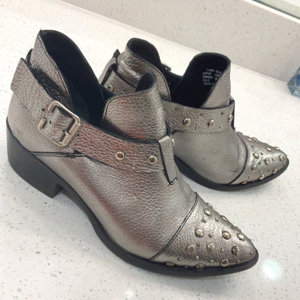 Musse & Cloud Size 7 Black Buckle Women’s Studded Booties